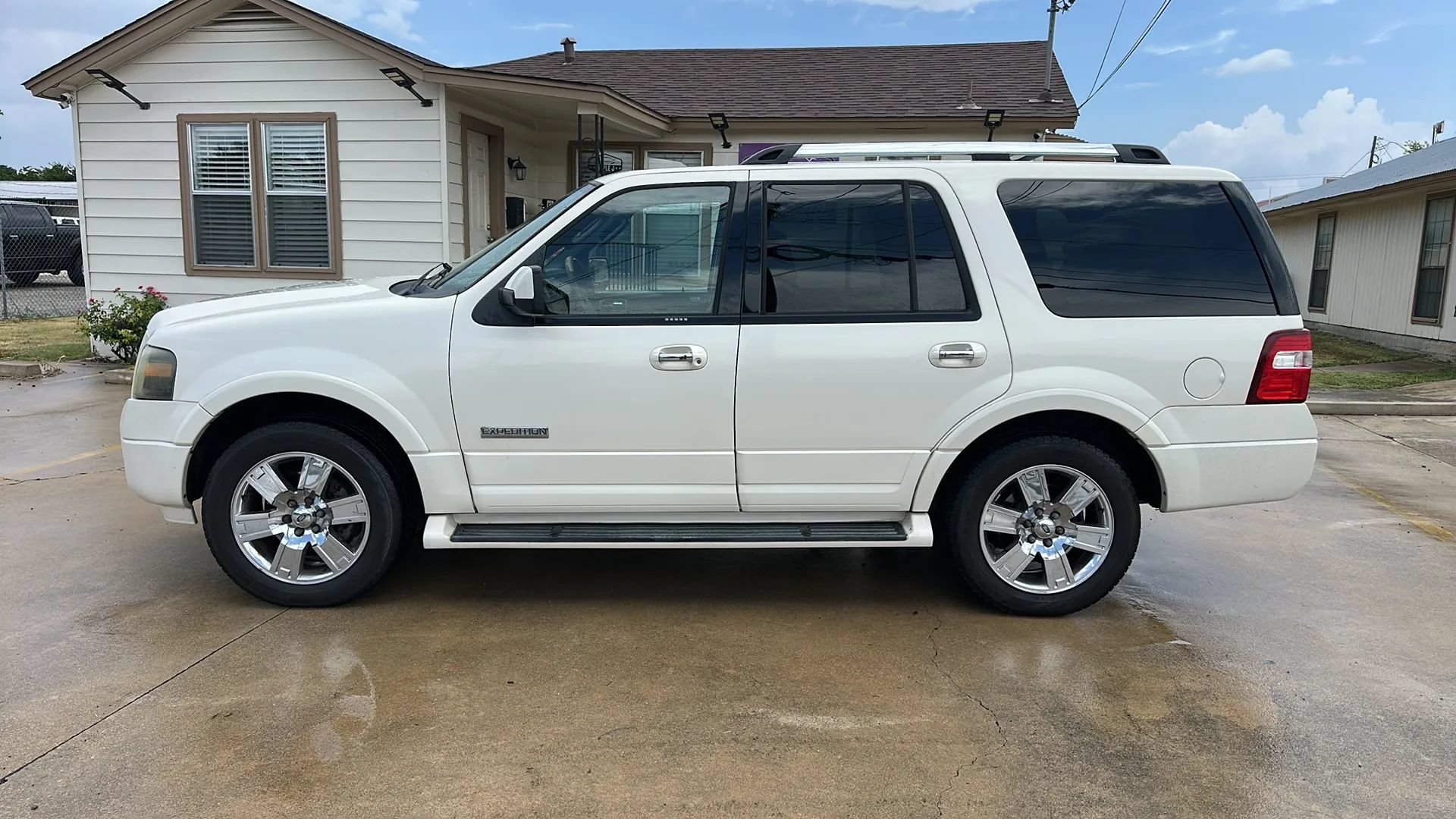 Used 2008 Ford Expedition Limited RWD image 2