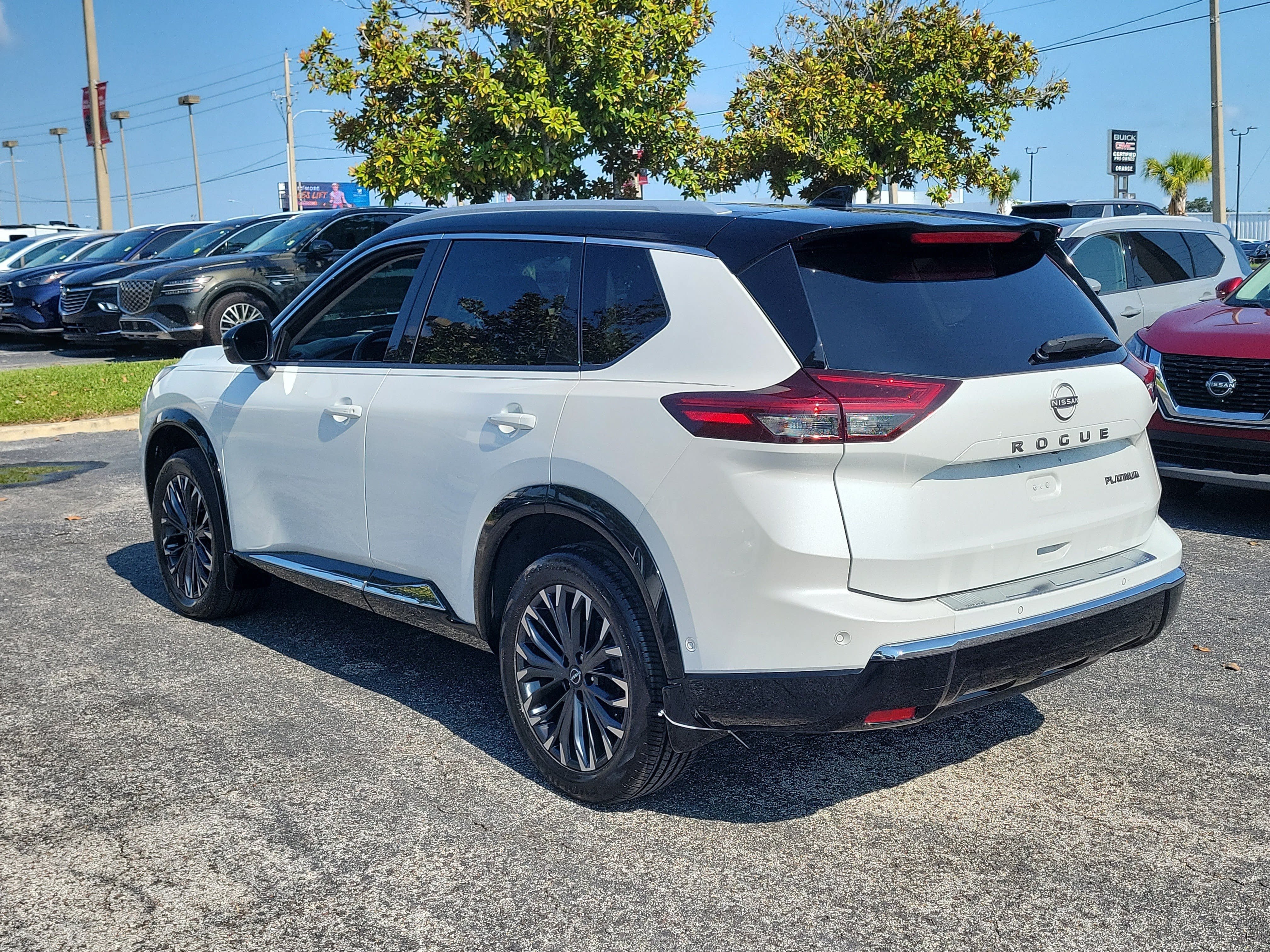 Certified 2024 Nissan Rogue Platinum FWD image 8