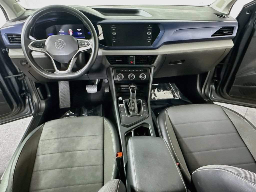 Used 2022 Volkswagen Taos SE w/ Panoramic Sunroof Package FWD image 17