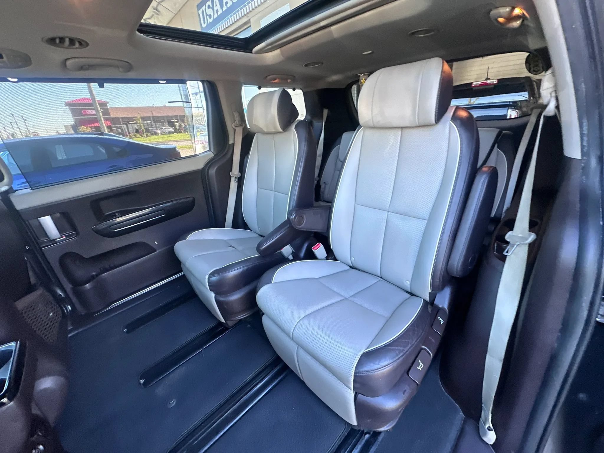 Used 2017 Kia Sedona SX Limited w/ SXL Prestige Package FWD image 21