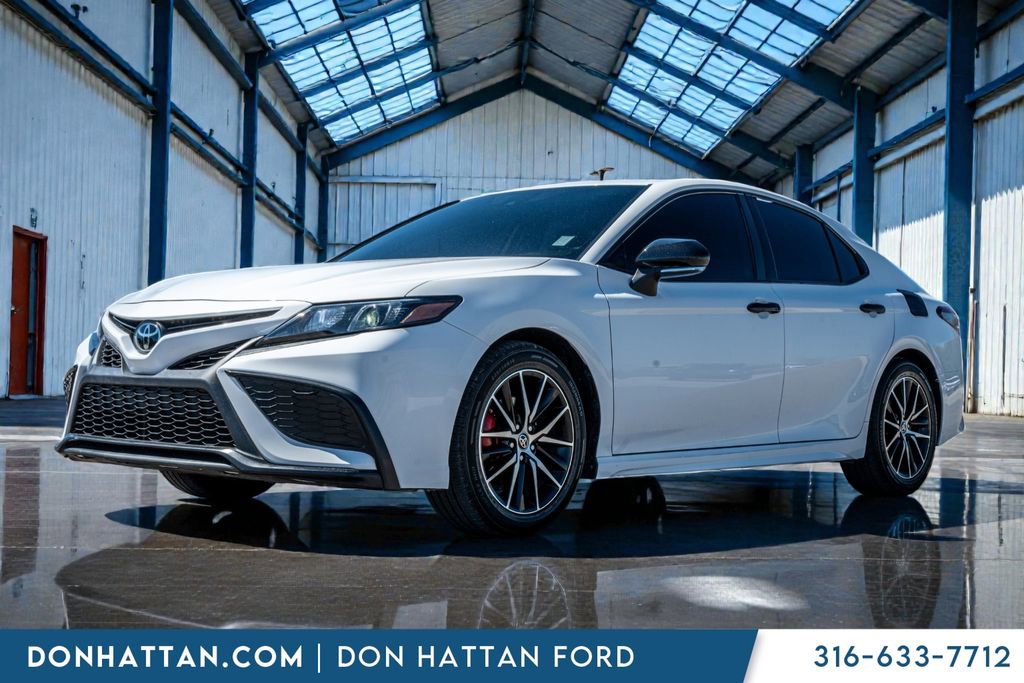 Used 2023 Toyota Camry SE image 1