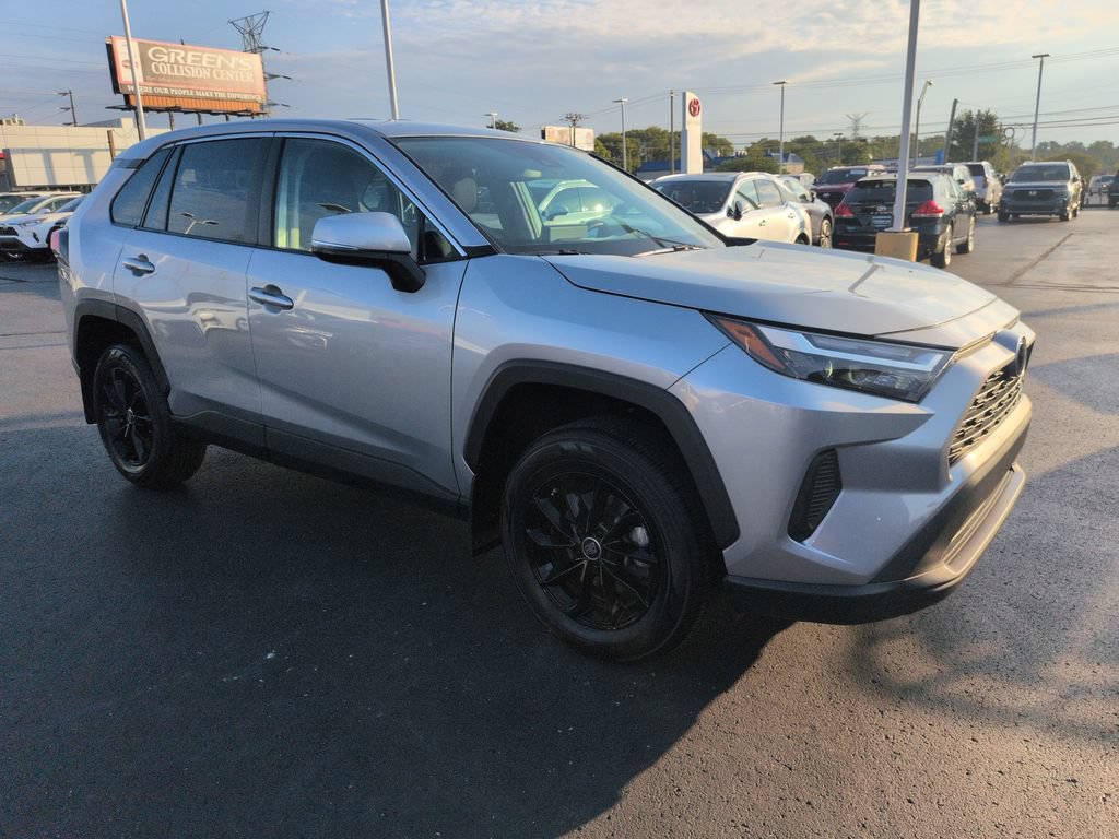 Certified 2024 Toyota RAV4 LE AWD/4WD image 7