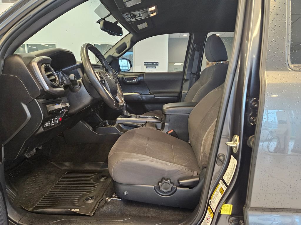 Used 2017 Toyota Tacoma TRD Off-Road w/ Tow Package (A/T) image 12