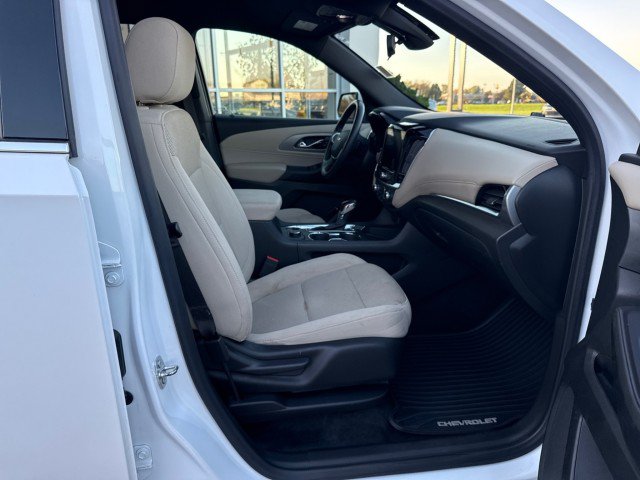 Used 2022 Chevrolet Traverse LT FWD image 29