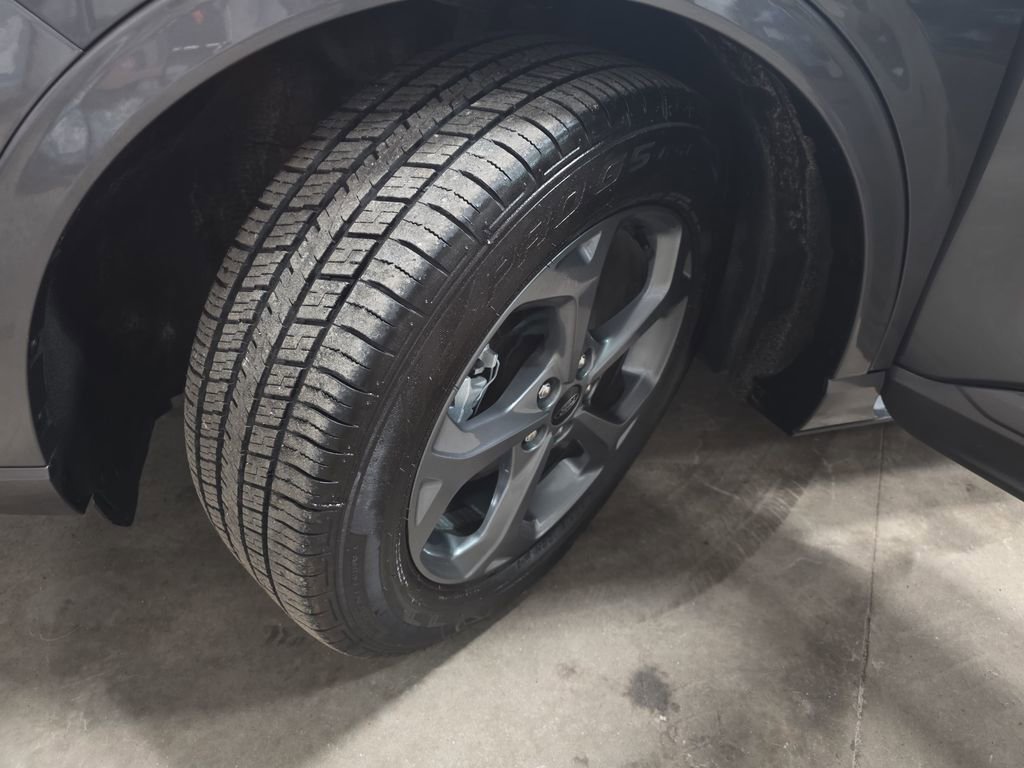 Used 2023 Ford Escape ST-Line FWD image 18