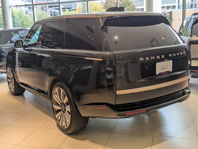 Used 2025 Land Rover Range Rover SV image 8