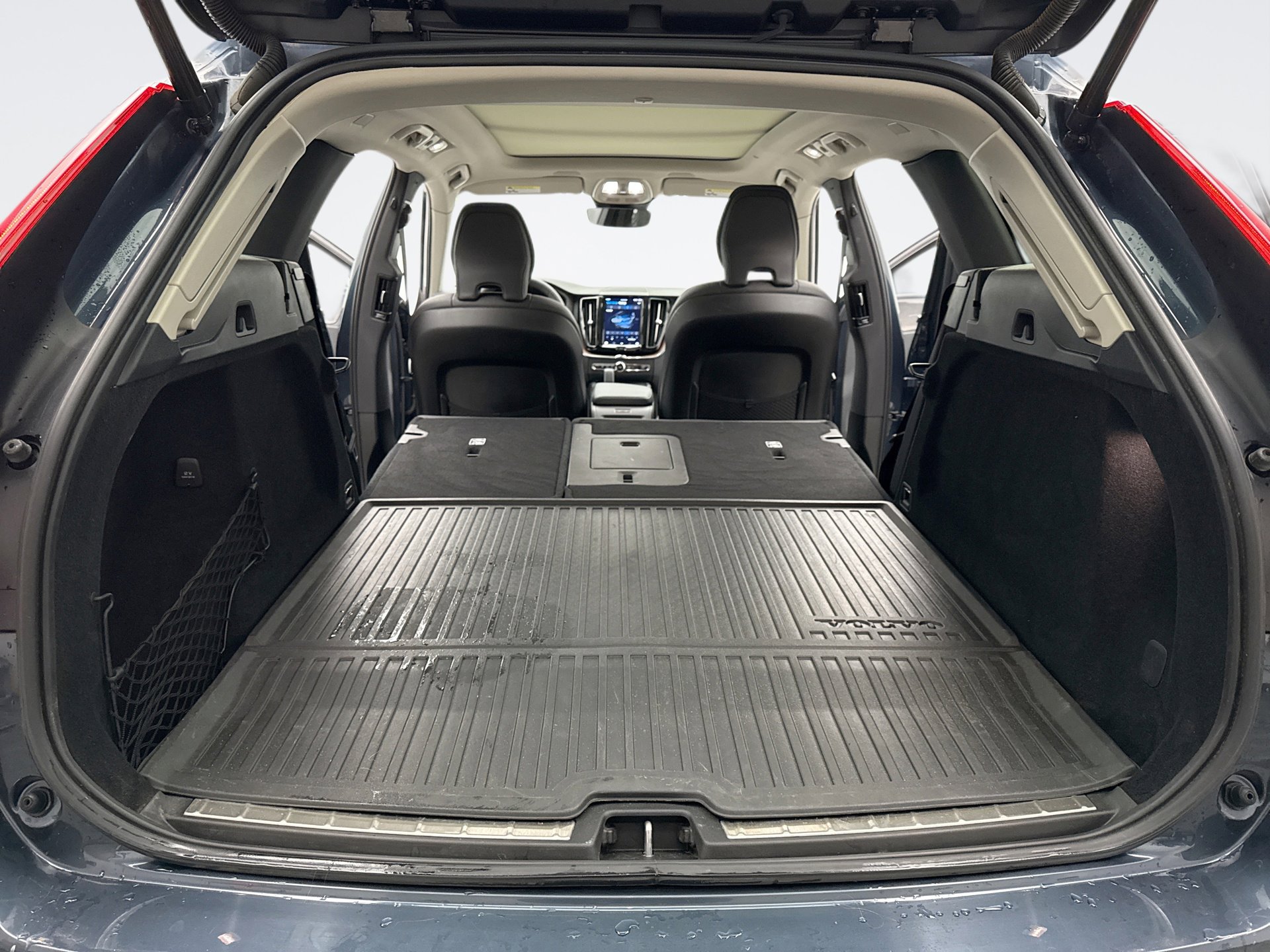 Used 2023 Volvo XC60 T8 Plus w/ Climate Package image 23