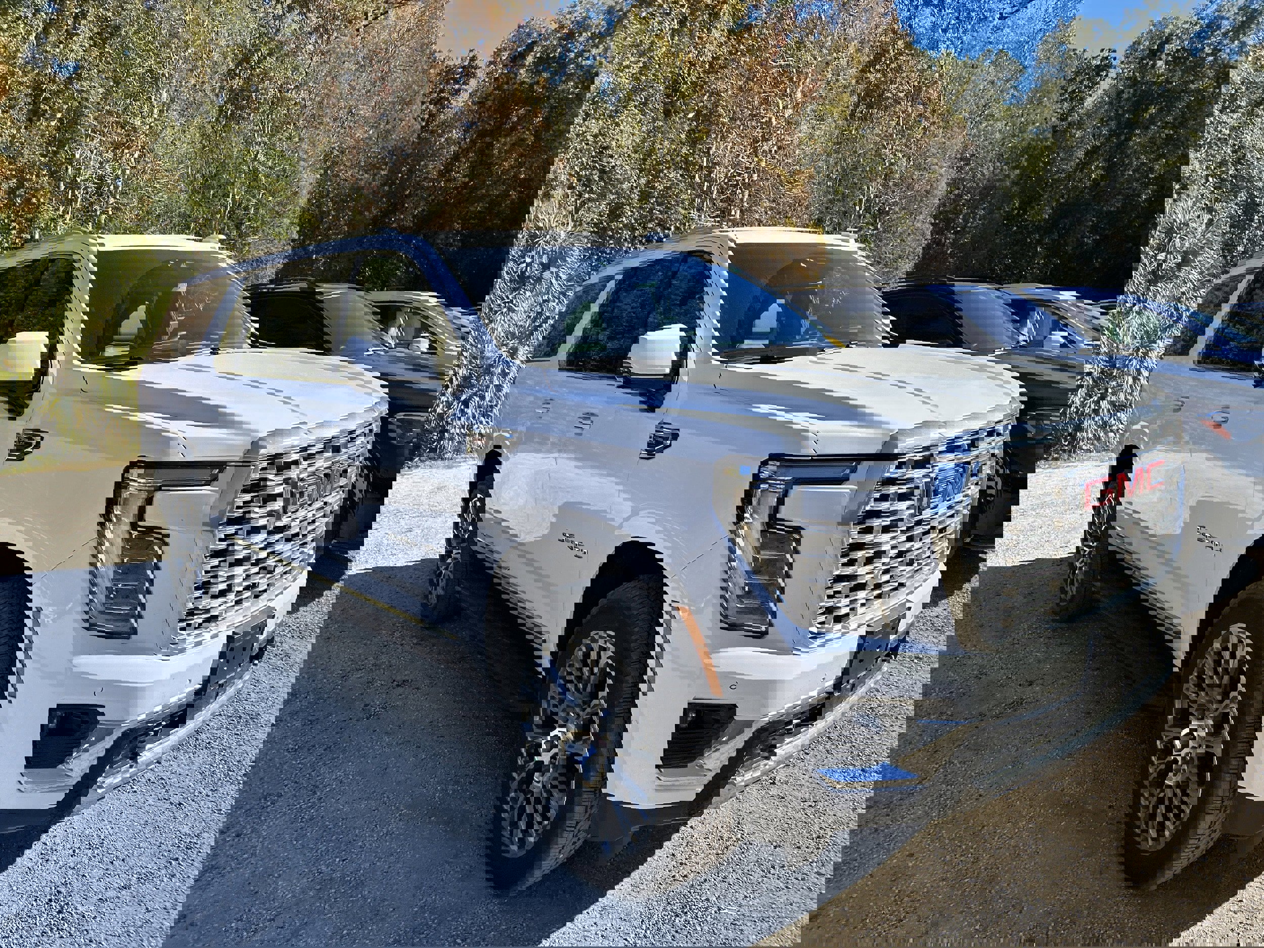 Used 2025 GMC Yukon XL Denali image 2