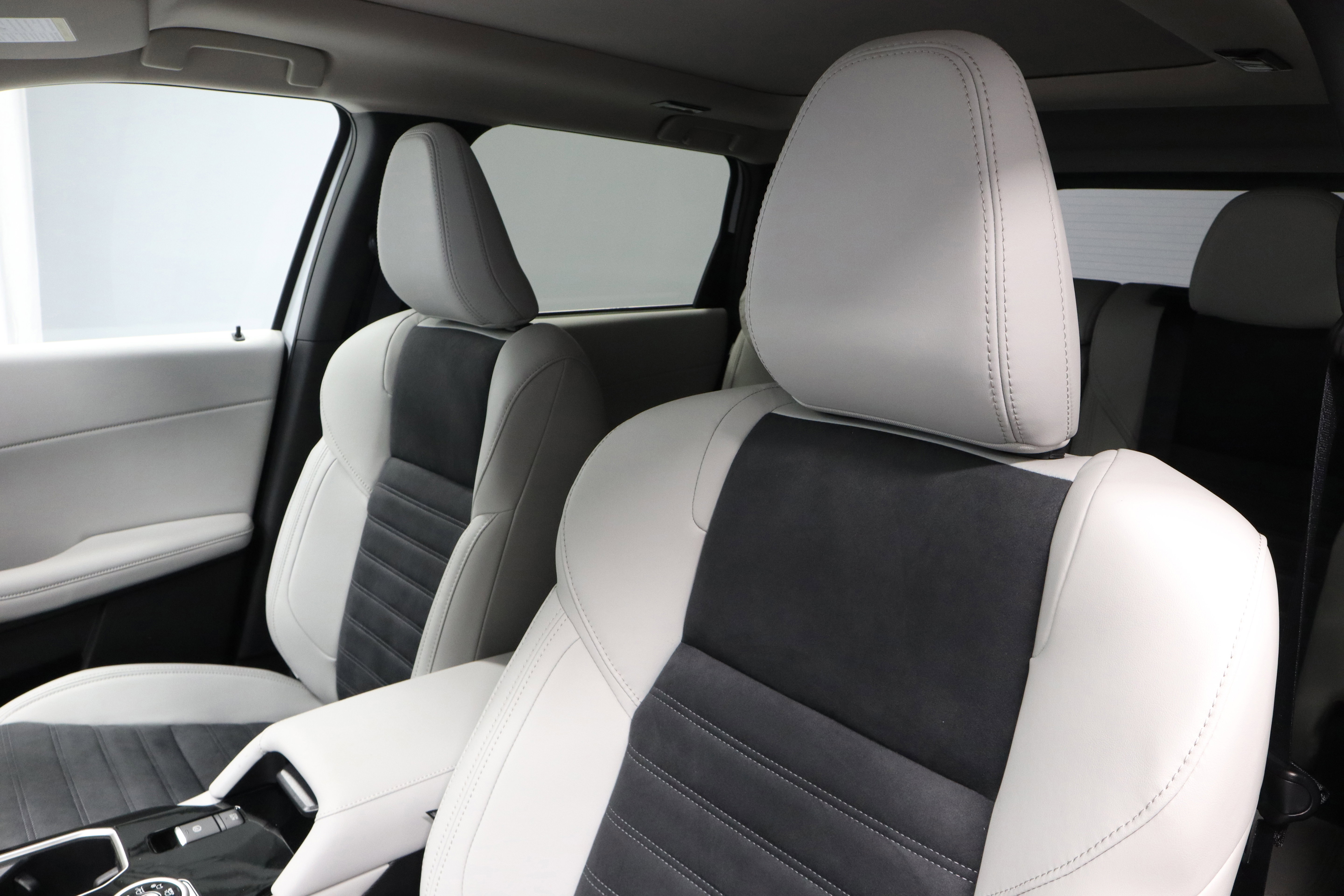 New 2026 Mitsubishi Outlander SE image 18