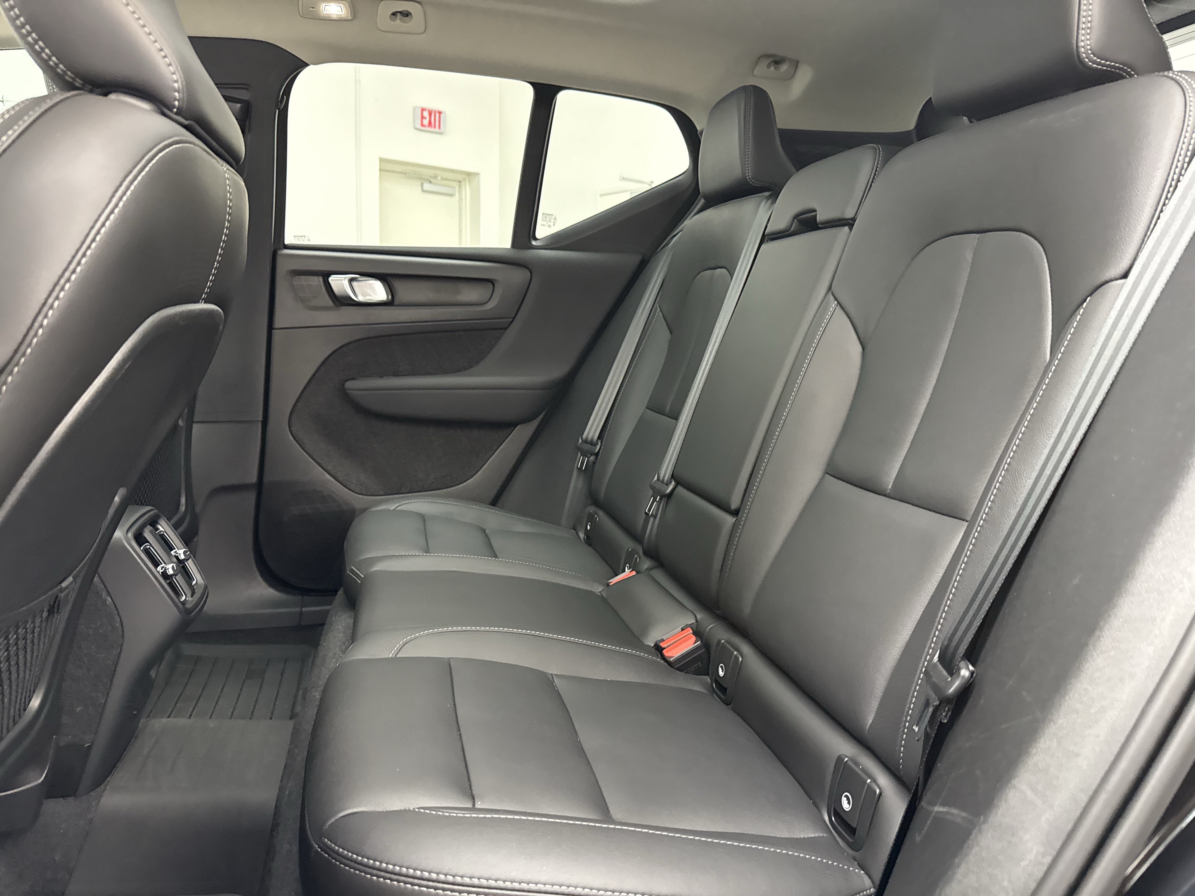 Certified 2024 Volvo XC40 B5 Plus w/ Protection Package Premier AWD/4WD image 26
