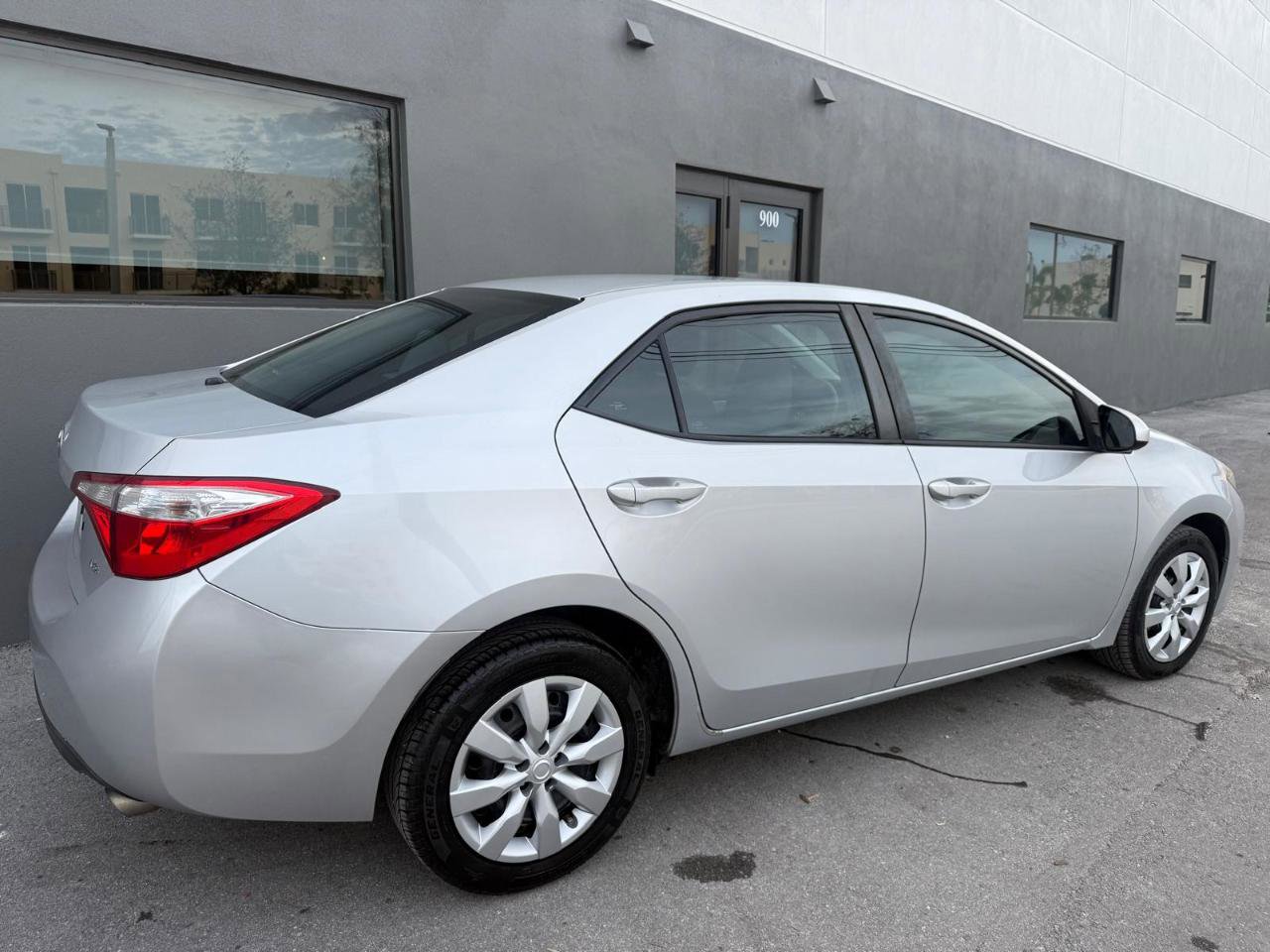 Used 2015 Toyota Corolla LE FWD image 10