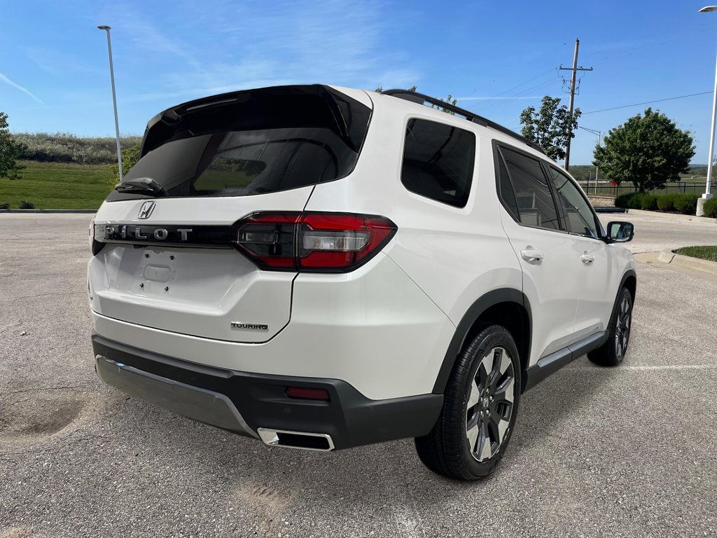 New 2026 Honda Pilot Touring image 5