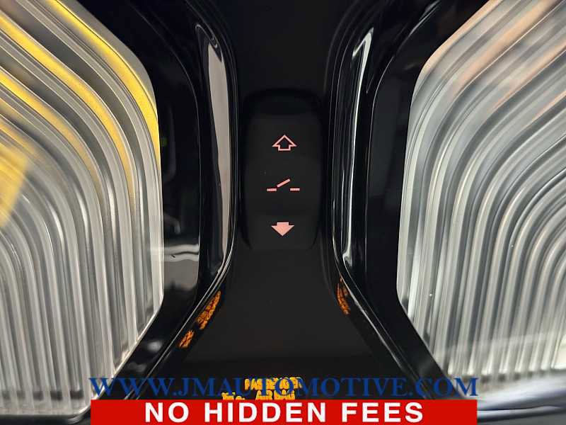 Used 2023 BMW 530i xDrive w/ Premium Package image 39