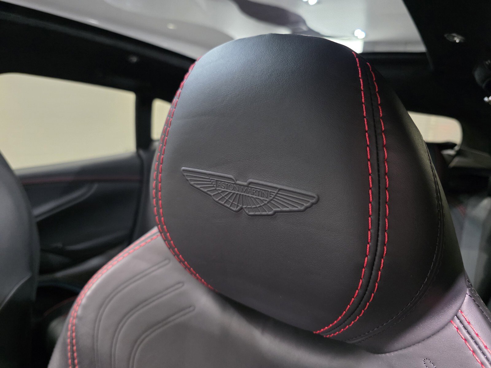 Used 2023 Aston Martin DBX image 5