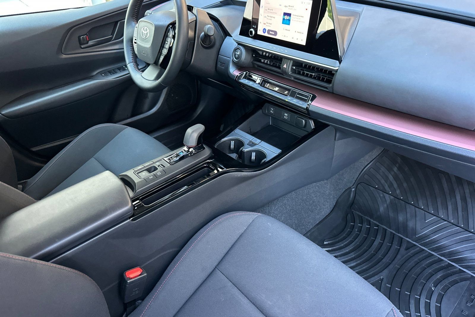 Used 2024 Toyota Prius Prime FWD image 17