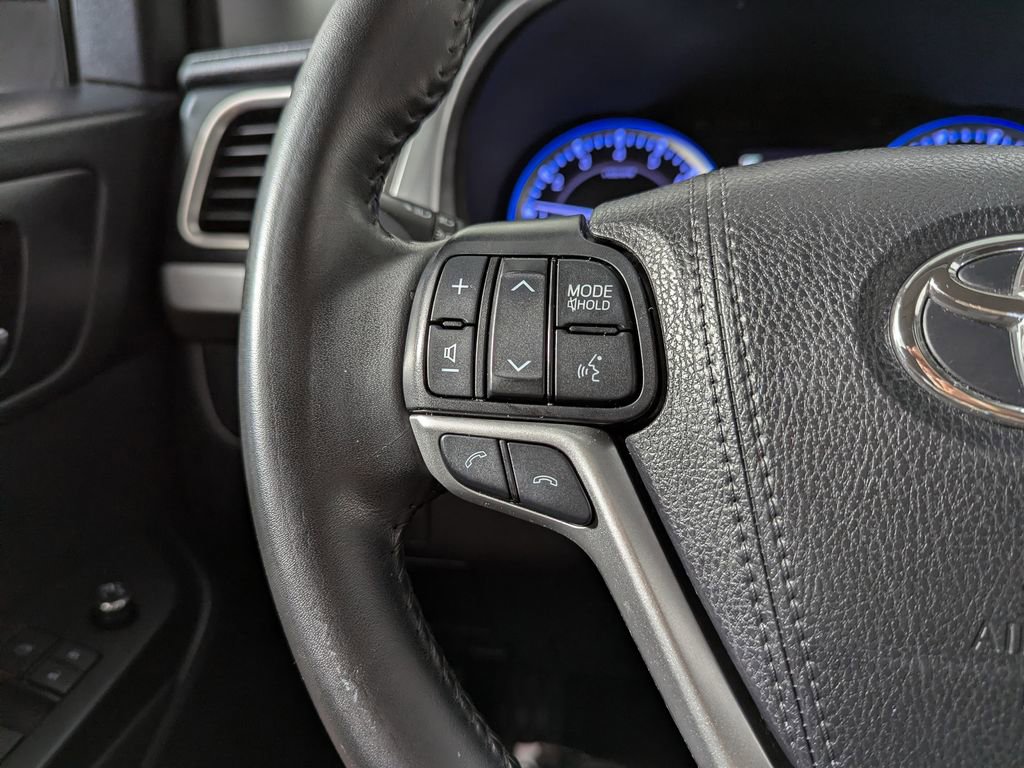 Used 2019 Toyota Highlander XLE AWD/4WD image 31