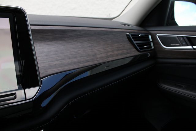 New 2025 Volkswagen Atlas SEL Premium R-Line image 9