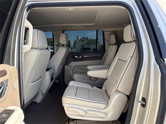 Used 2024 GMC Yukon XL Denali image 12