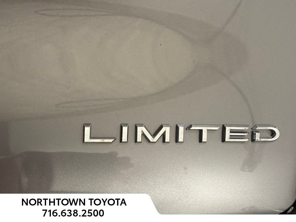 Used 2023 Toyota Crown Limited image 39