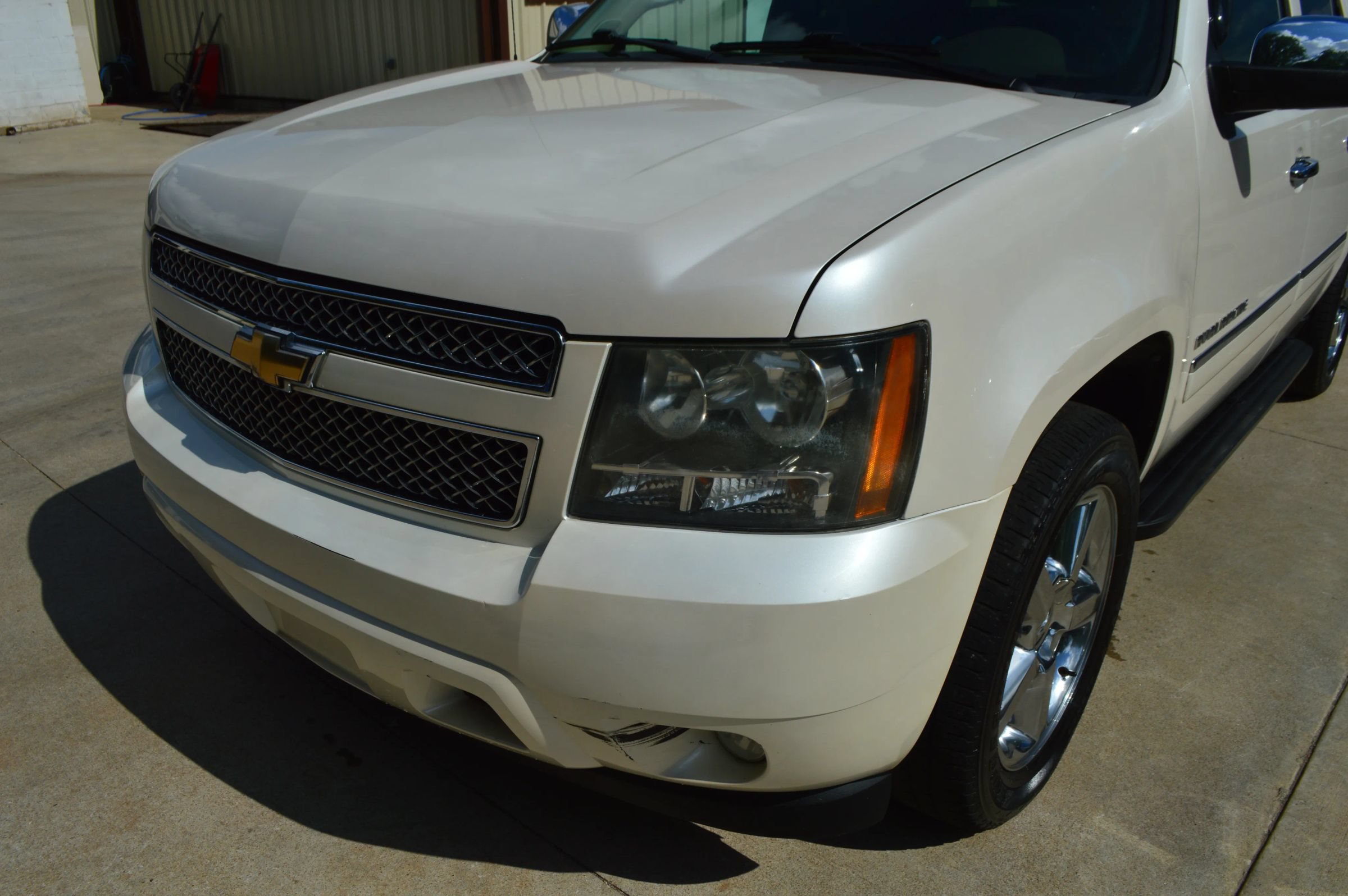 Used 2011 Chevrolet Avalanche LTZ AWD/4WD image 3