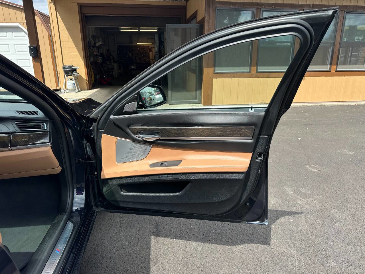 Used 2013 BMW 750Li xDrive image 15