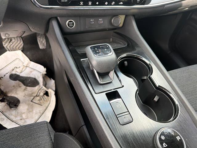 Used 2023 Nissan Rogue SV image 42