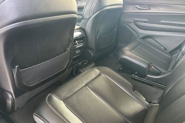 Certified 2023 Jeep Grand Cherokee L Limited w/ Black Appearance Package AWD/4WD image 12