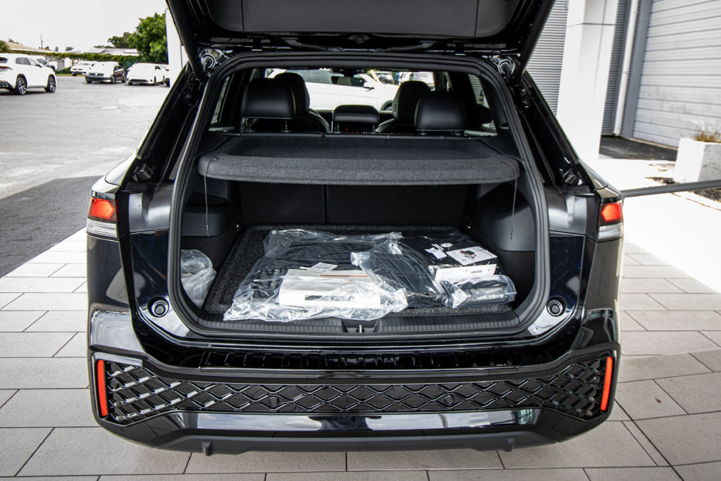 New 2026 Volkswagen Tiguan SE R-Line FWD image 18