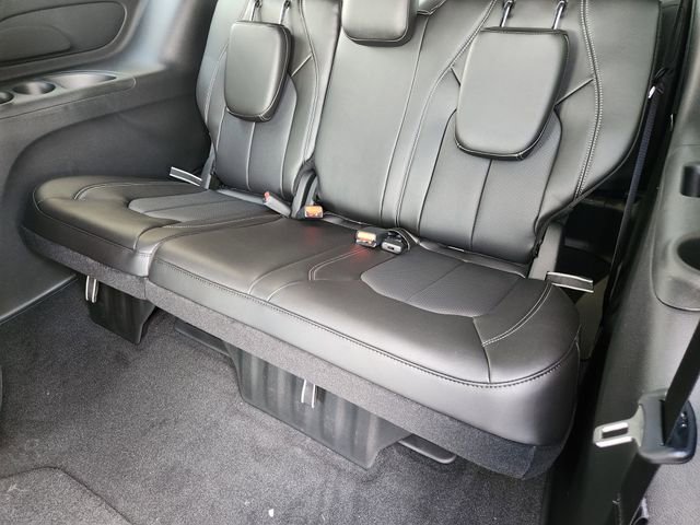 New 2026 Chrysler Pacifica Select FWD image 23