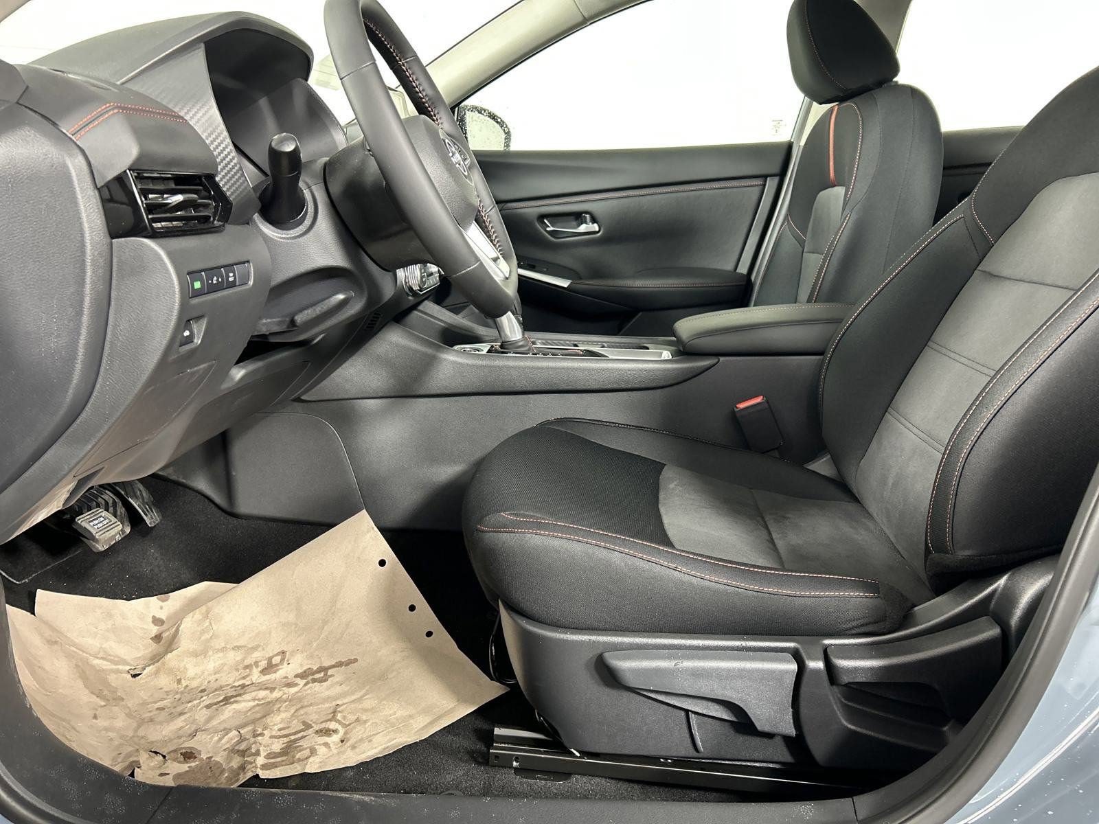 New 2025 Nissan Sentra SR FWD image 9