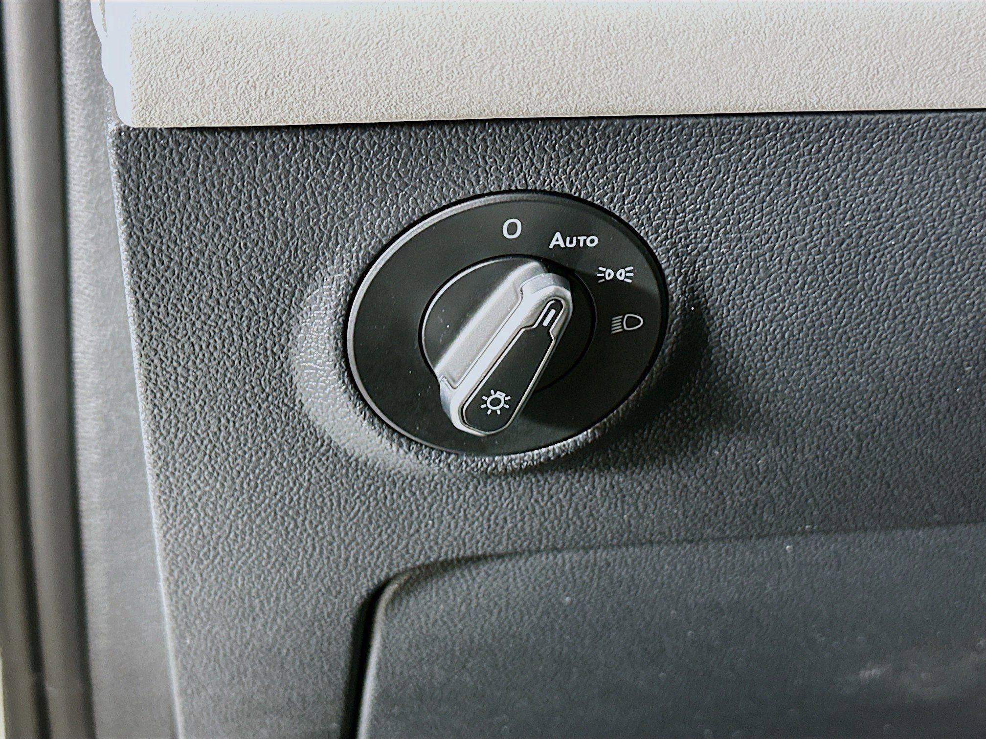 Used 2025 Volkswagen Taos SE FWD image 17