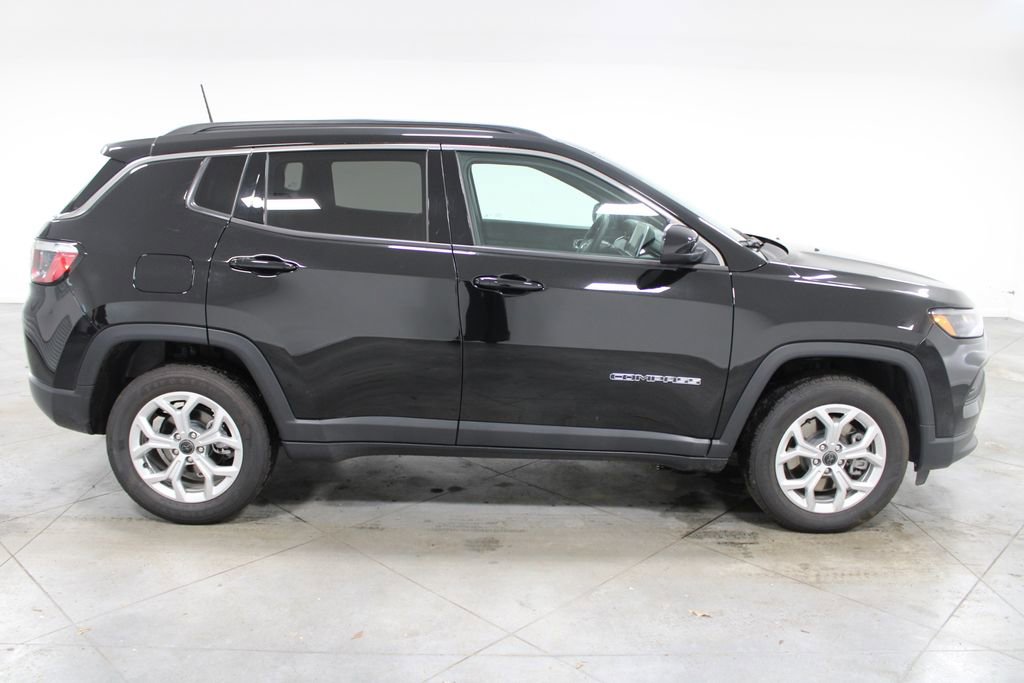 Used 2025 Jeep Compass Latitude image 11