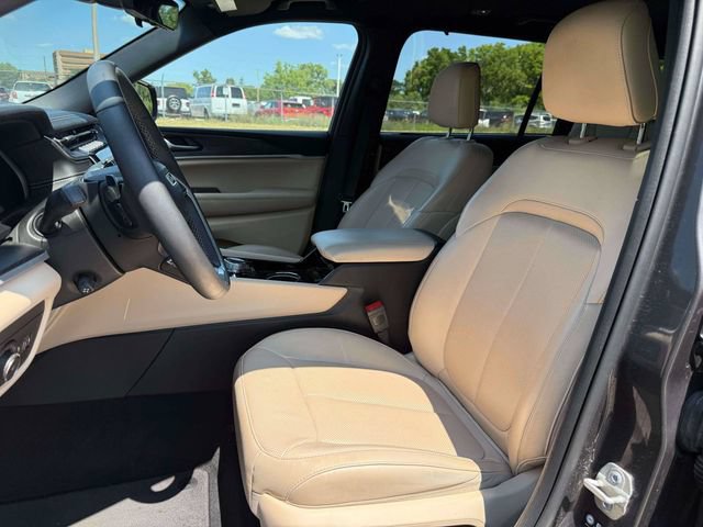 Used 2023 Jeep Grand Cherokee L Limited w/ Luxury Tech Group II AWD/4WD image 19