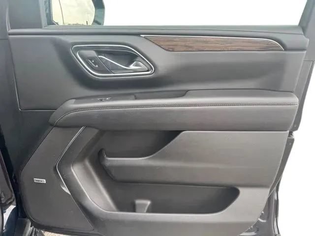Used 2024 Chevrolet Suburban Premier AWD/4WD image 15