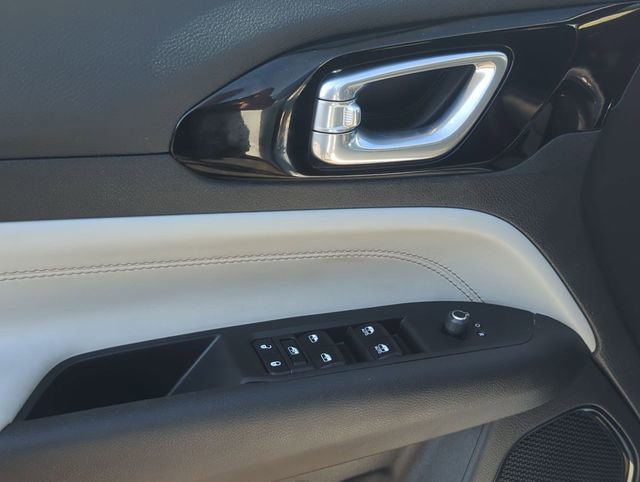 Used 2024 Jeep Compass Limited image 13