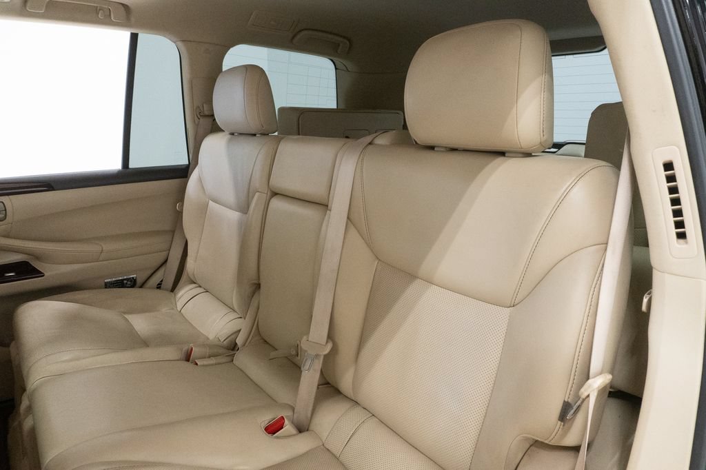 Used 2015 Lexus LX 570 4WD w/ Luxury Package image 29