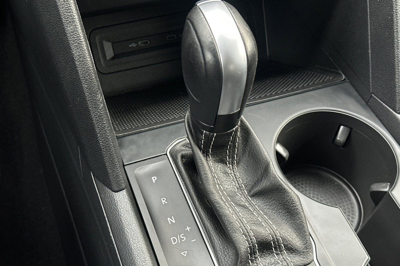 Certified 2022 Volkswagen Atlas Cross Sport SE image 22