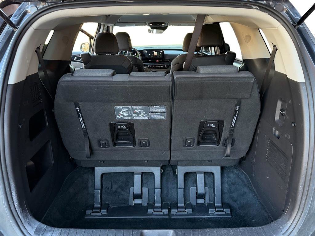 Used 2025 Kia Carnival LX image 10