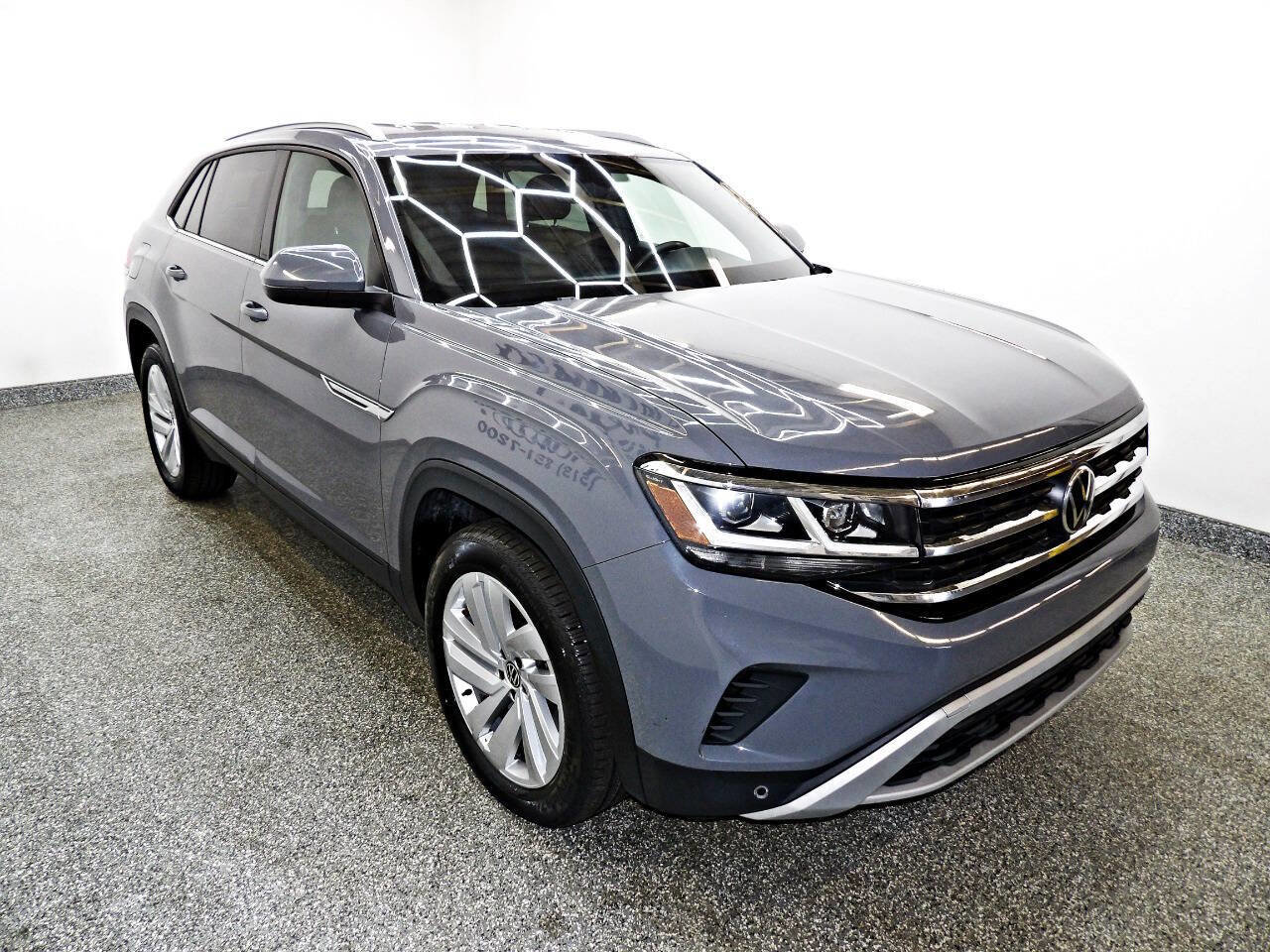 Used 2022 Volkswagen Atlas Cross Sport SE image 3