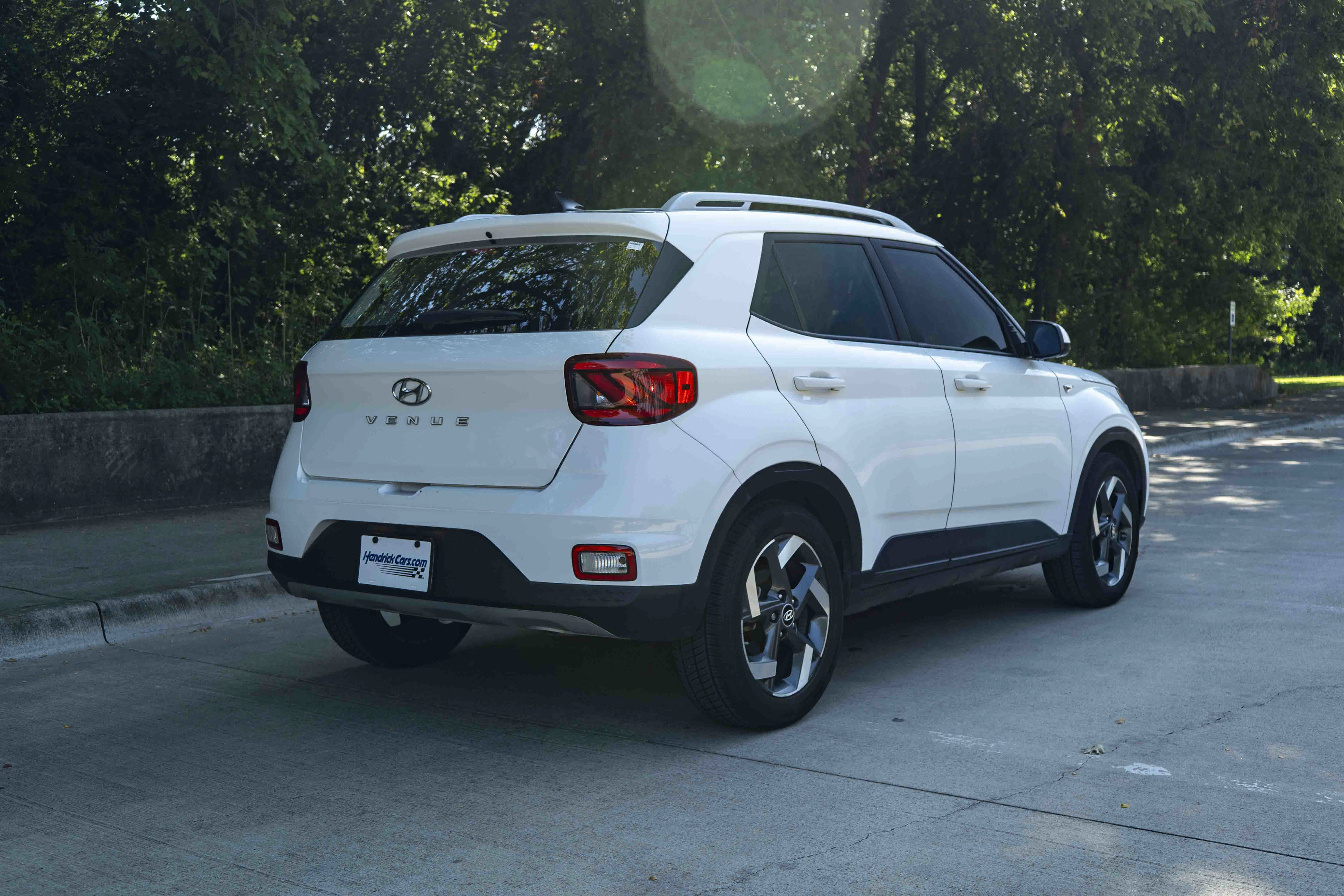 Used 2021 Hyundai Venue SEL FWD image 9