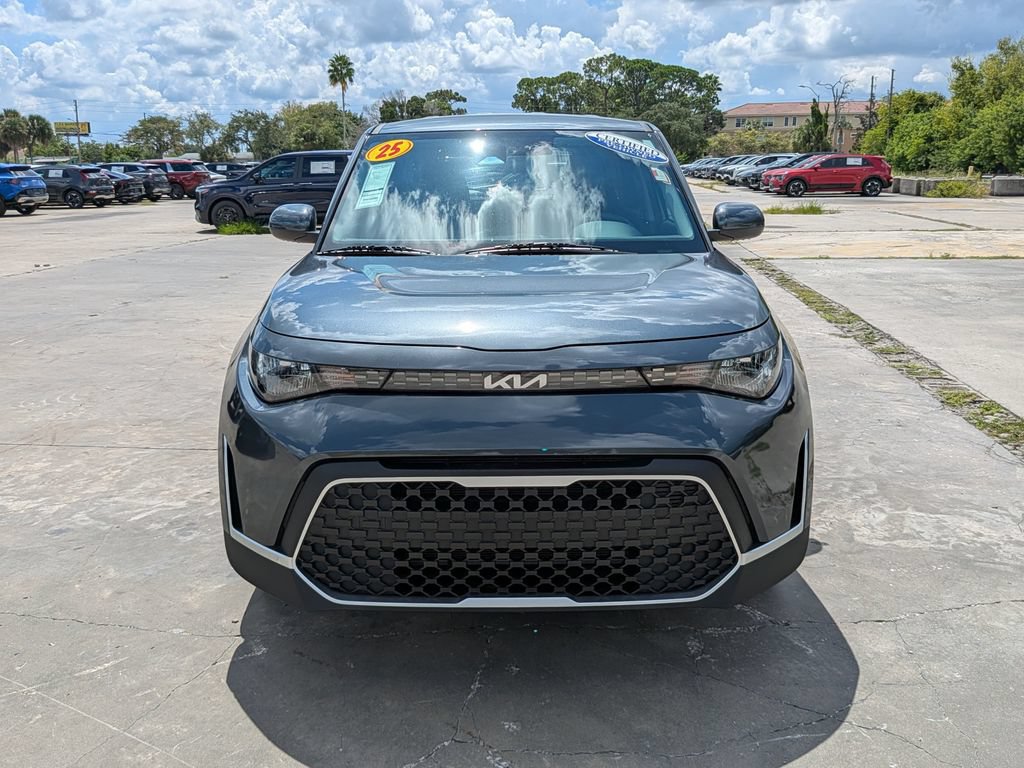 Certified 2025 Kia Soul LX w/ LX Technology Package FWD image 3