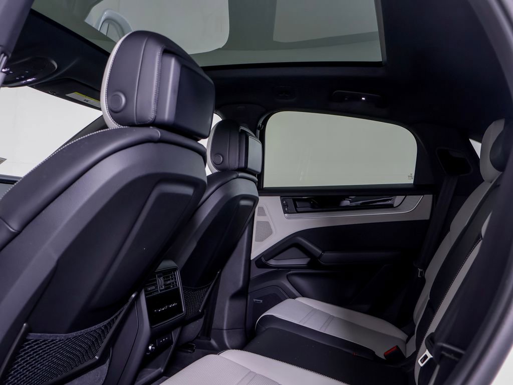 Certified 2025 Porsche Cayenne E-Hybrid Coupe AWD/4WD image 8