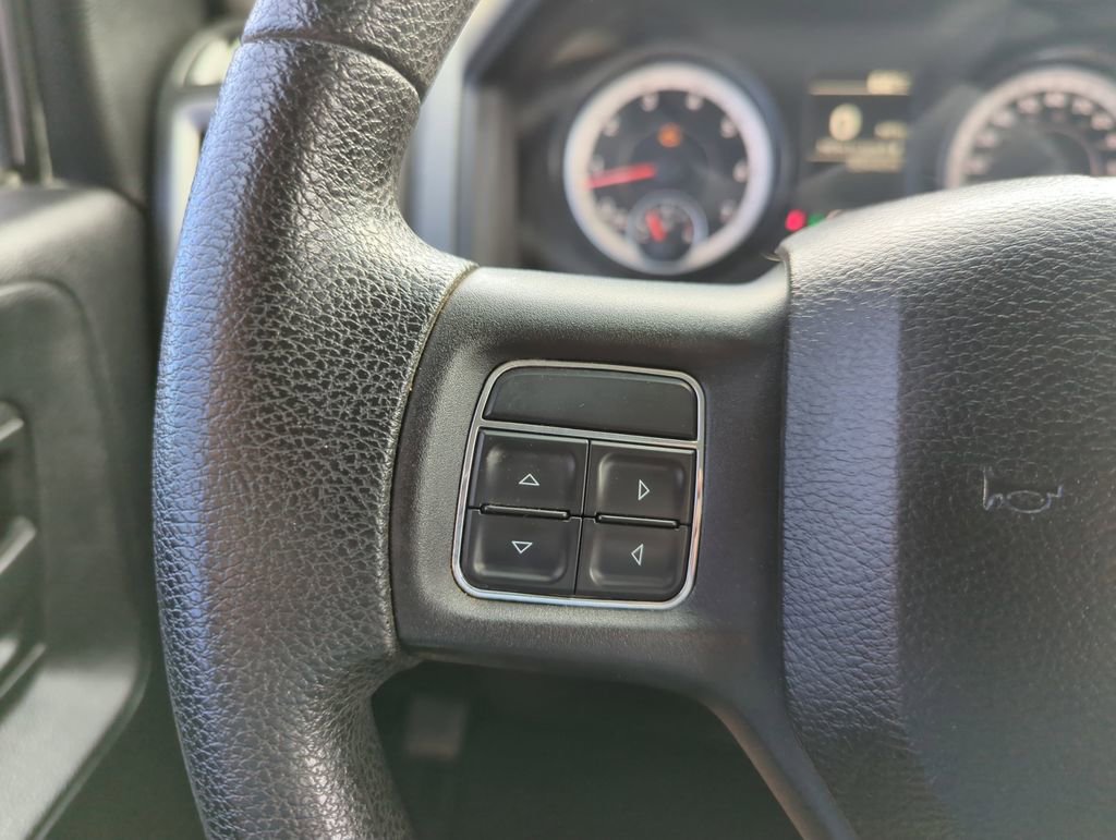 Used 2015 RAM 1500 Express RWD image 21
