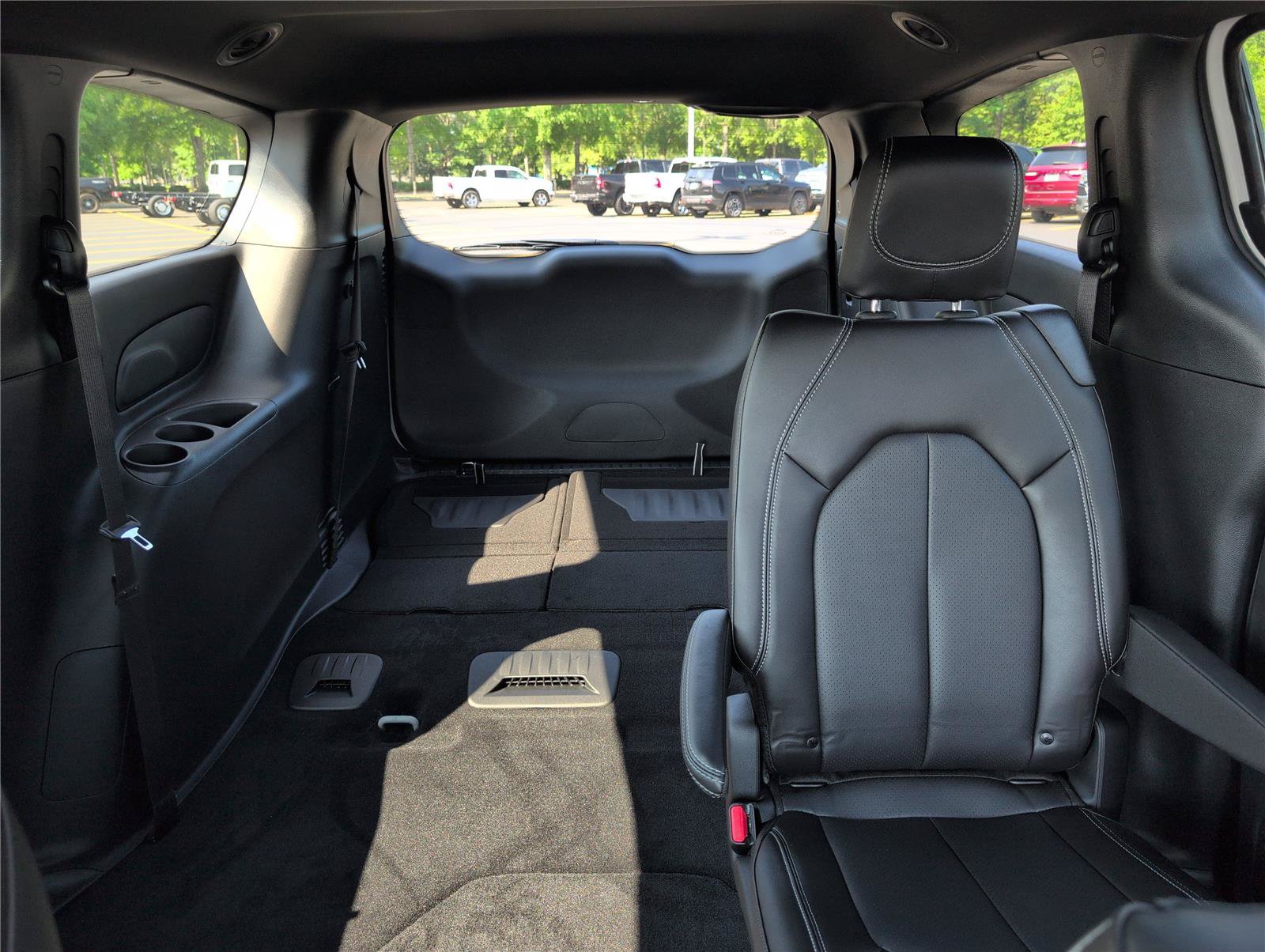 New 2027 Chrysler Pacifica LX FWD image 31