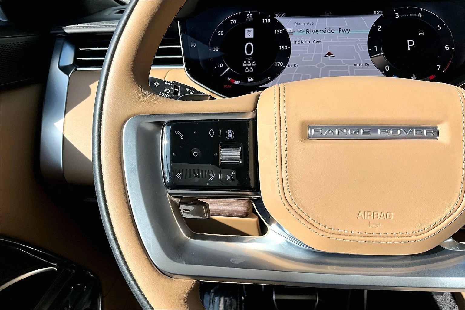 Used 2025 Land Rover Range Rover Long Wheelbase SE image 17