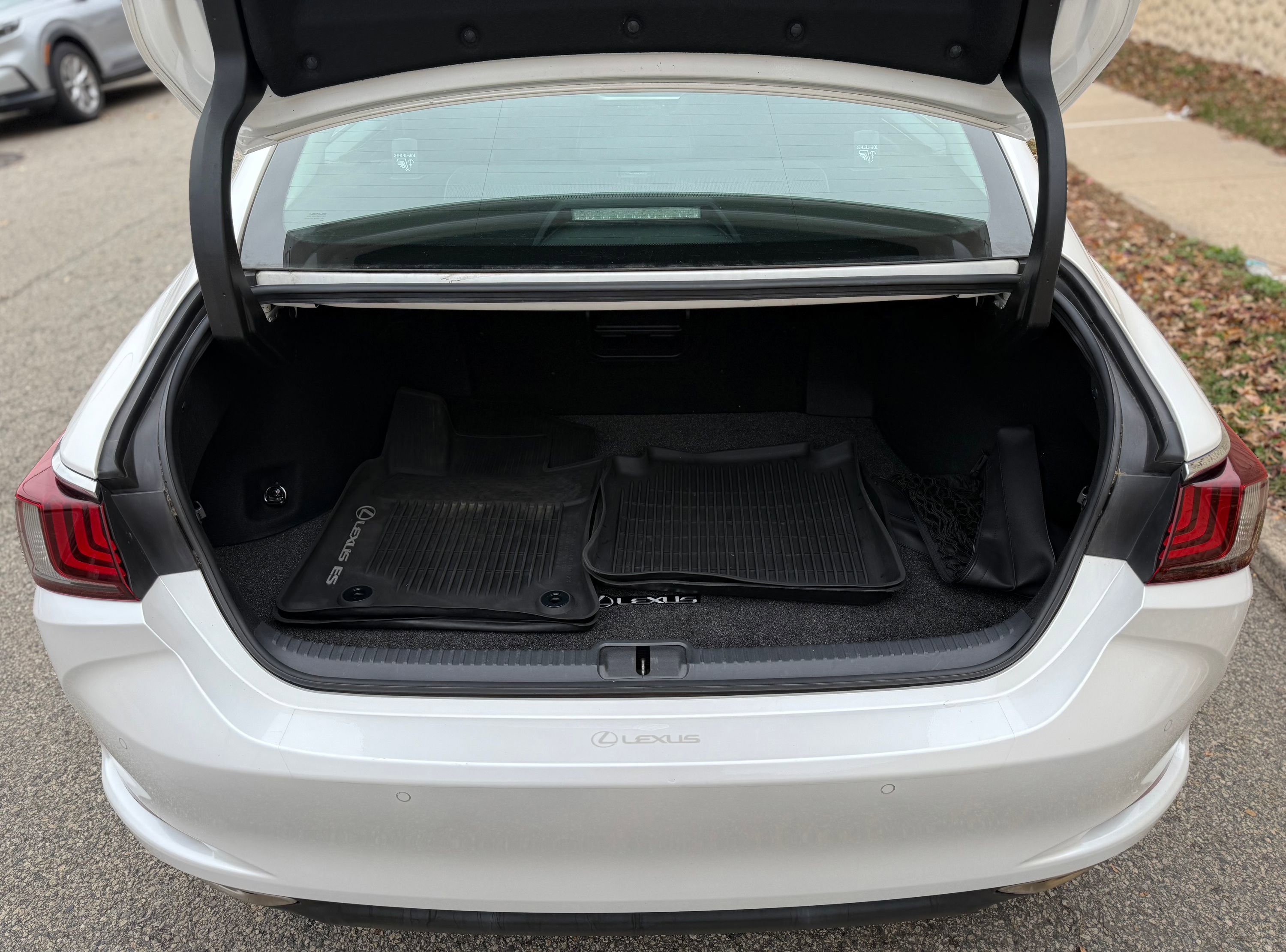 Used 2019 Lexus ES 350 w/ Premium Package image 12