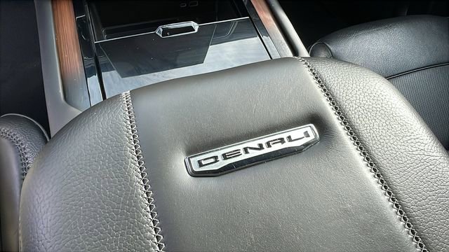 Used 2025 GMC Yukon XL Denali image 16