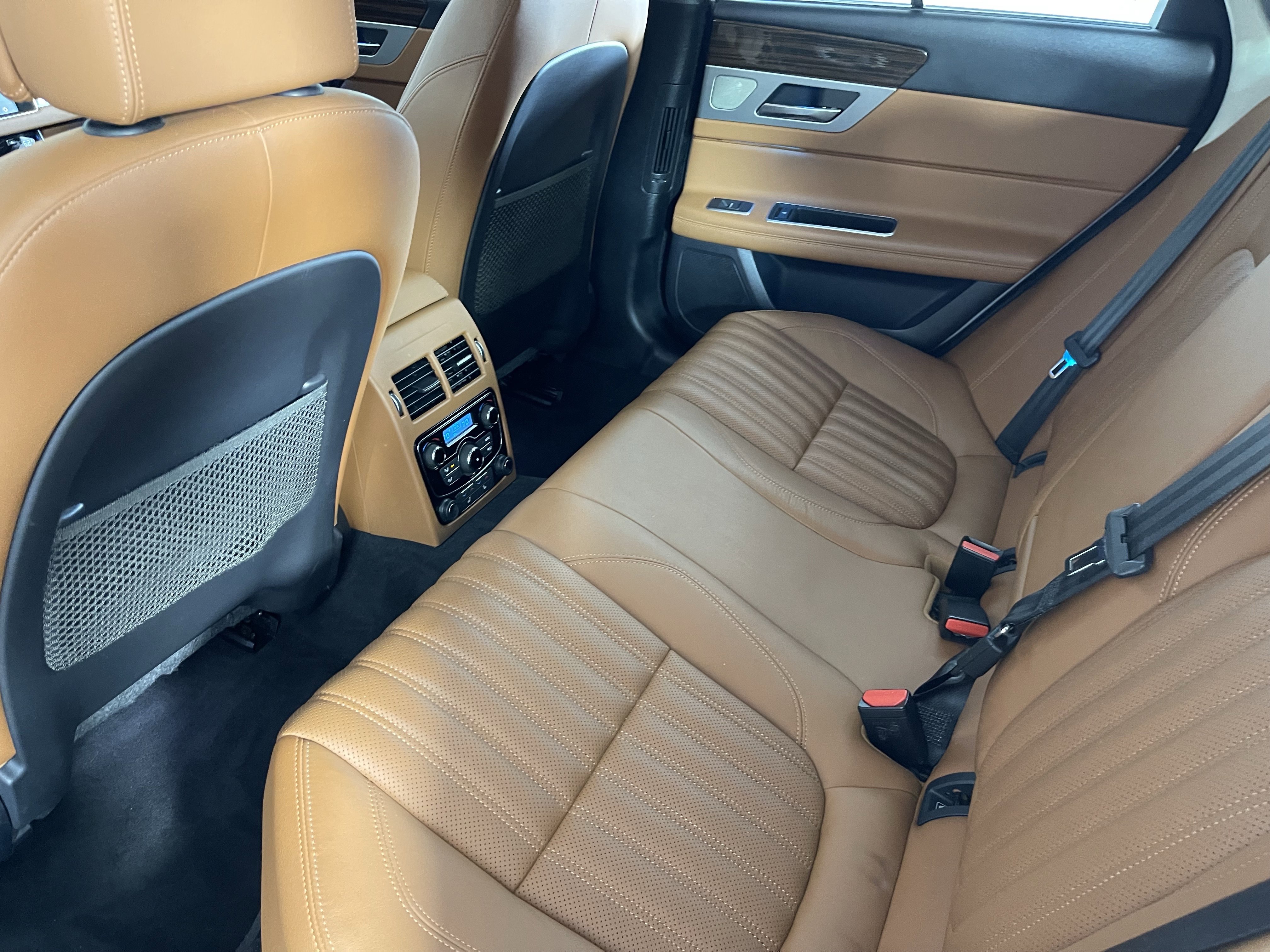 Used 2018 Jaguar XF Portfolio image 16