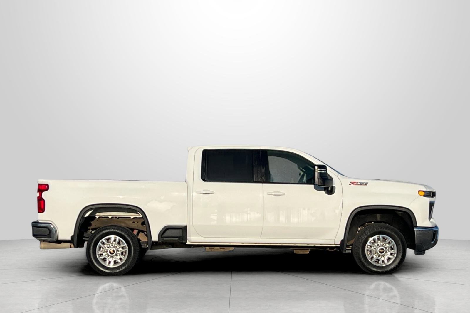 Used 2024 Chevrolet Silverado 2500 LT w/ Convenience Package image 3