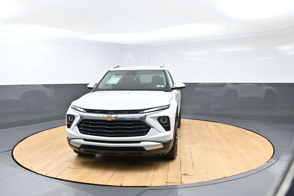 Used 2025 Chevrolet TrailBlazer LT AWD/4WD image 4
